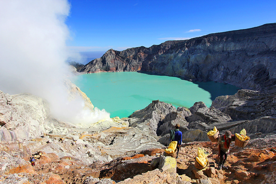 Volcans Bromo et Kawah  Ijen  sur l le de Java en Indon sie 
