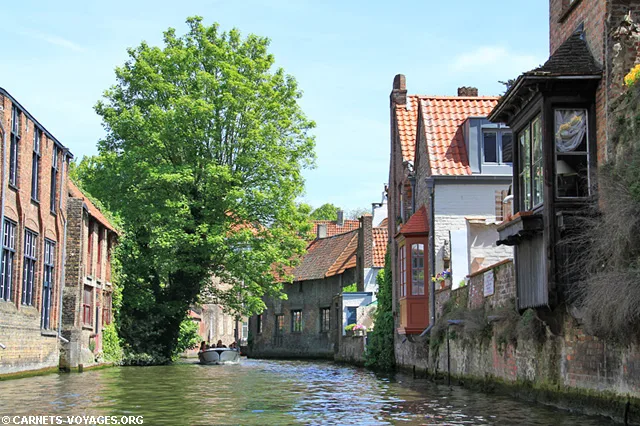 Promenade en bateau sur les canaux de Bruges