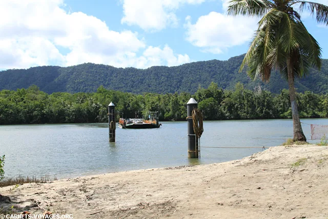 Ferry pour traverser la Daintree River Australie