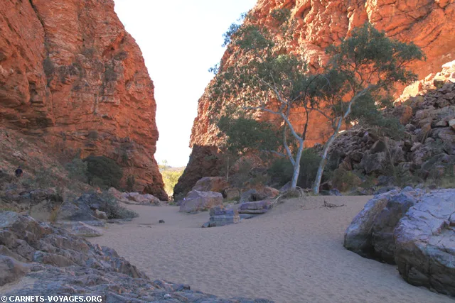 Visiter le centre rouge de l'Australie en road trip : Simpsons Gap West Macdonnell Ranges