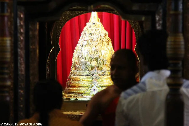 Temple de la Dent de Bouddha Kandy Sri Lanka