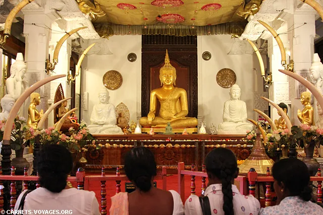 Temple de la Dent de Bouddha Kandy Sri Lanka