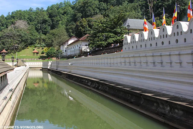 Temple de la Dent de Bouddha Kandy Sri Lanka