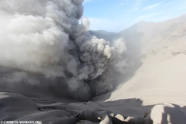 Cratère volcan Bromo Indonésie