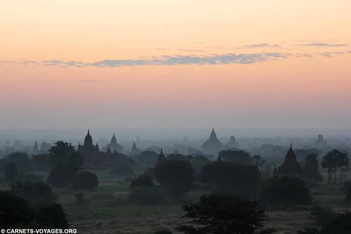 Bagan Birmanie lever soleil temple Buledi