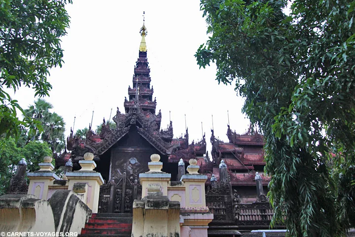Temple Shwe In Bin Kyaung visiter Mandalay Birmanie