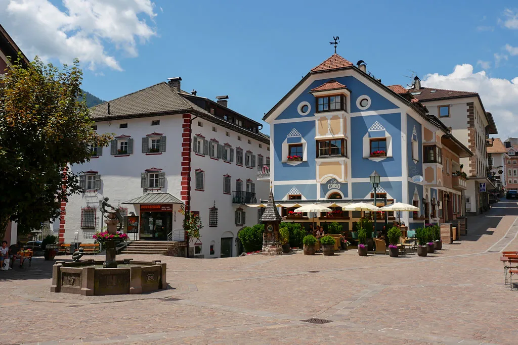 Village Ortisei Dolomites Italie