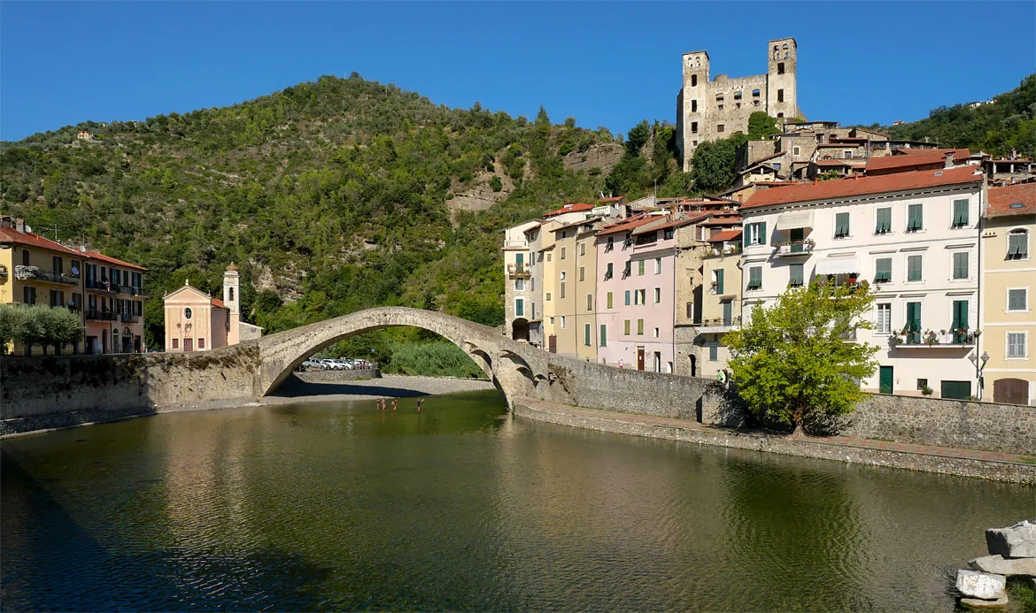 Village perché de Dolceacqua en Italie