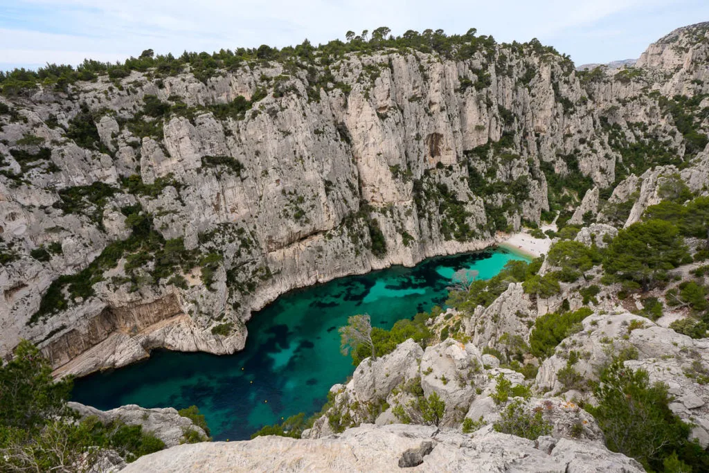 Sentier panoramique randonnée calanque d'en-vau marseille cassis