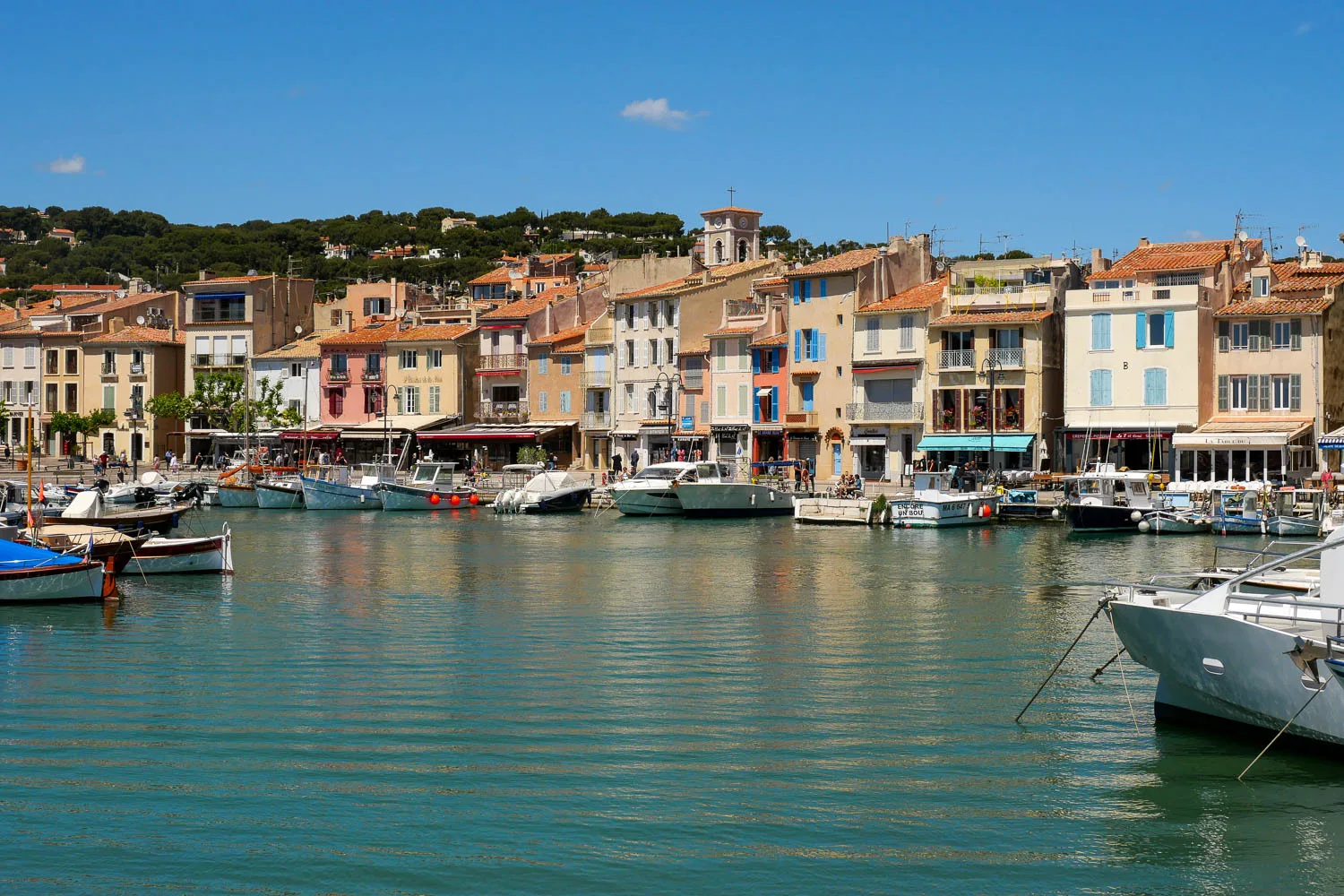 Port de cassis avec ses bateaux provence france