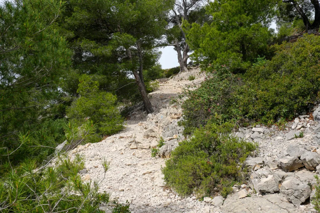 Sentier randonnée calanque d'en-vau marseille cassis