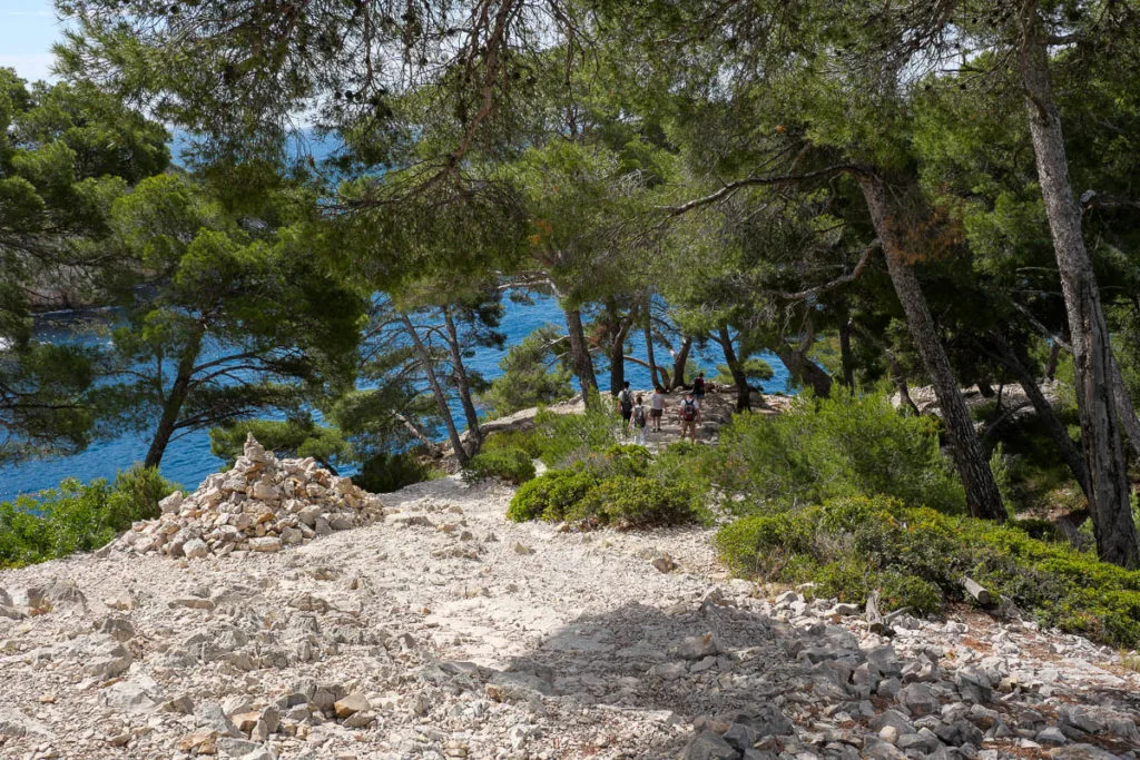 Sentier randonnée calanque d'en-vau marseille cassis