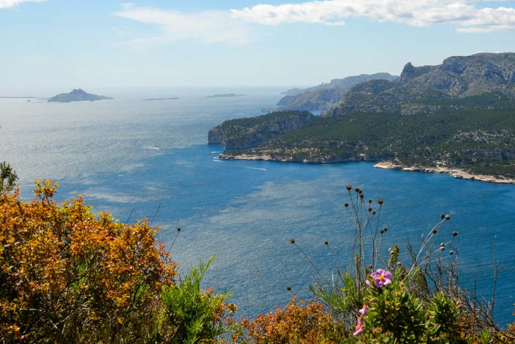 Vue sur les Calanques de Marseille depuis la route des Crêtes