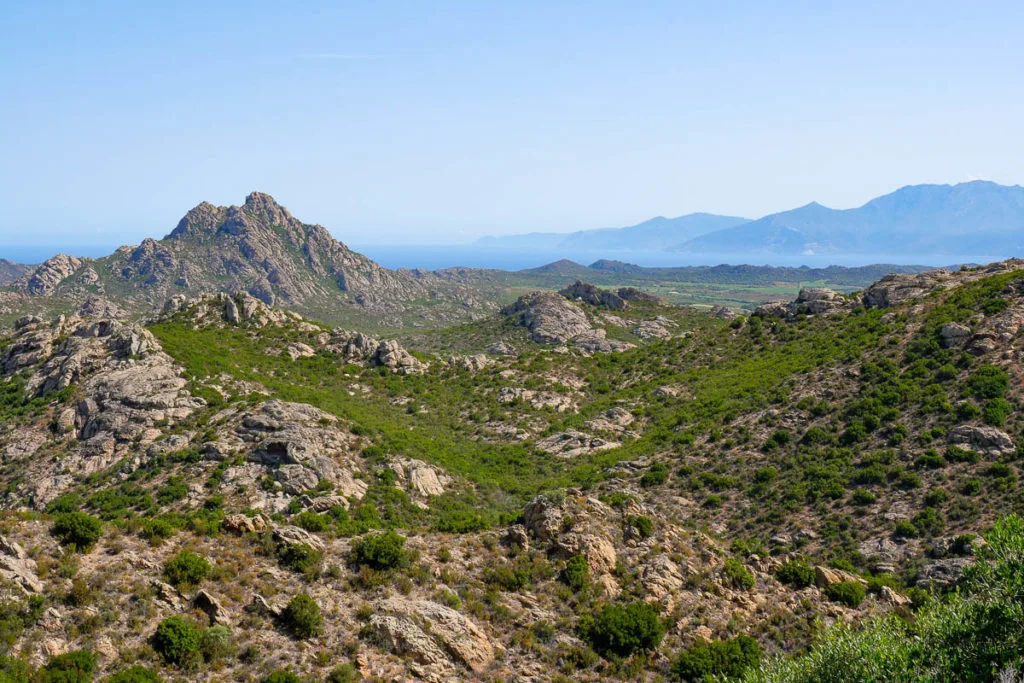 Désert des Agriates route entre Saint-Florent et Calvi Corse