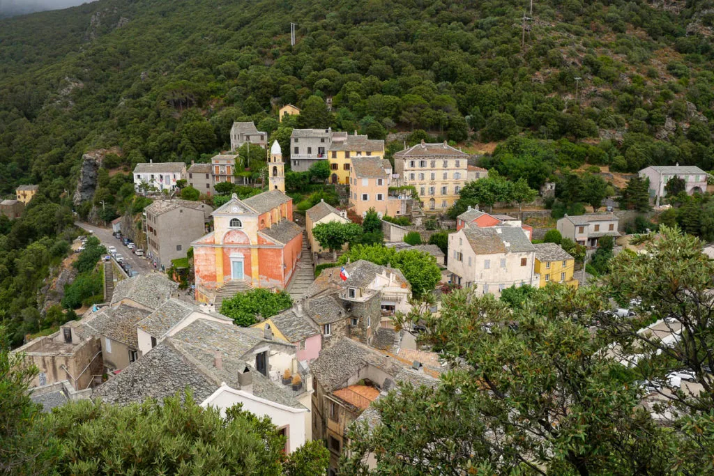 Village Nonza et son église Cap Corse France