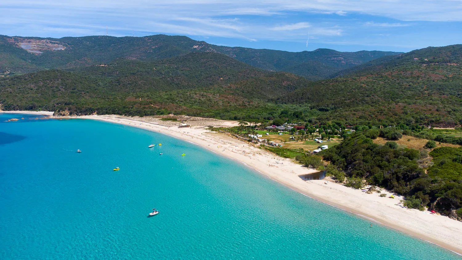 Plage de Cupabia en Corse près d'Ajaccio et Propriano en Corse vue drone