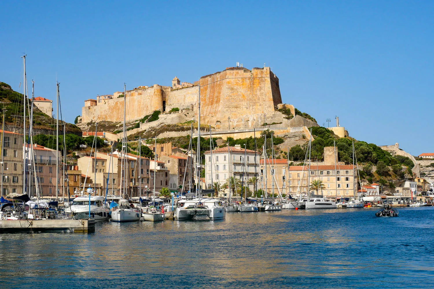 Port Bonifacio vue sur la Citadelle Corse