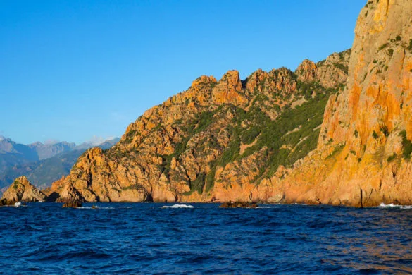 Visiter les Calanques de Piana en Corse en bateau