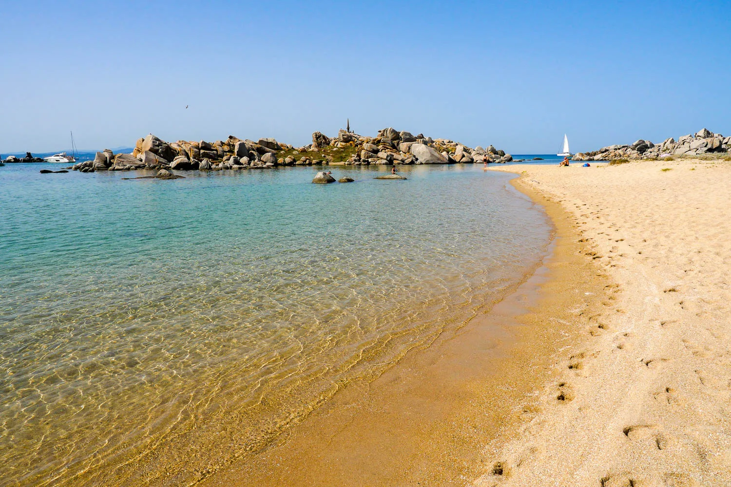 Plage Cala di l'Achiarinu ile Lavezzu archipel Lavezzi Corse