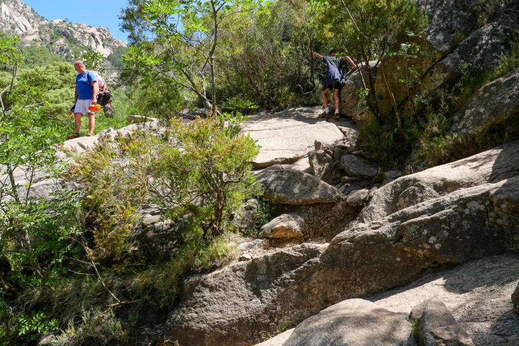 Sentier itinéraire aux cascades de purcaraccia en corse