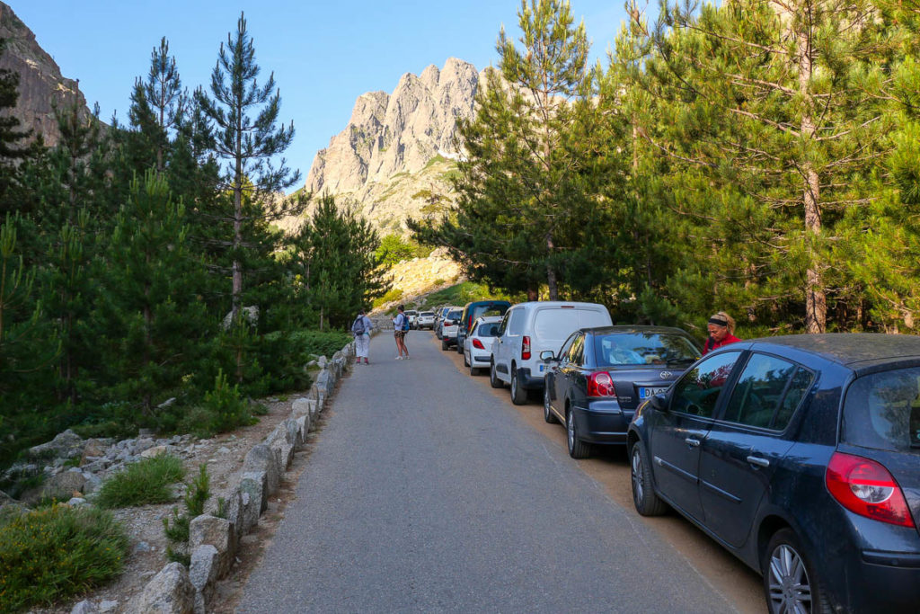 Parking pour aller au lac de Melo en Corse