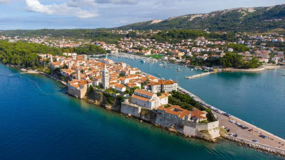 Ile de Rab ville vue drone Croatie