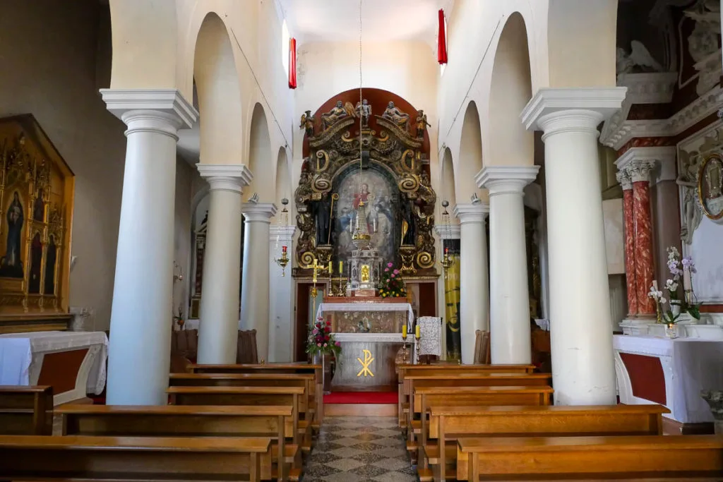 Intérieur monastère de Saint André ville de Rab Croatie