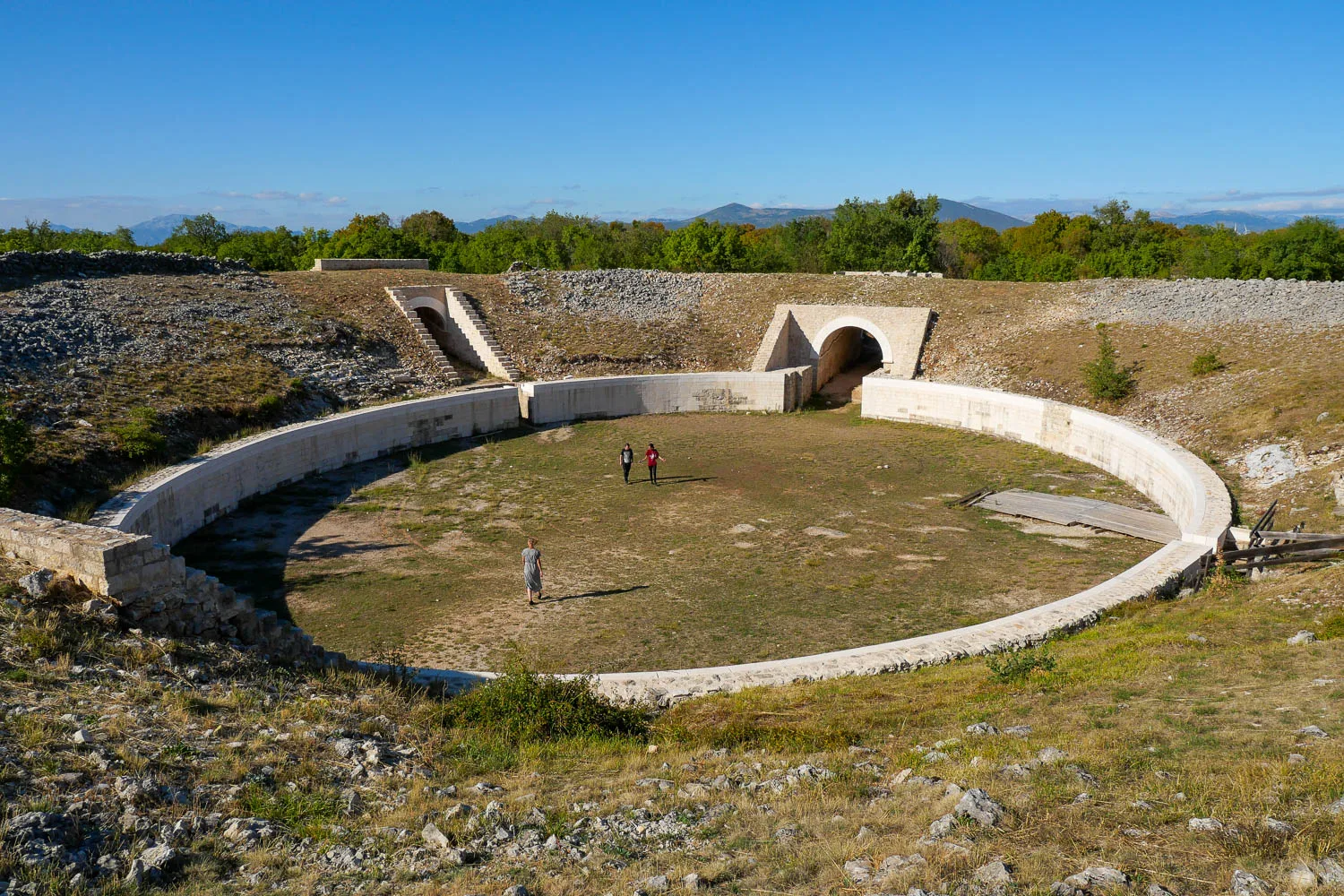 amphitheatre et camp militaire de burnum visiter le parc national de Krka Croatie