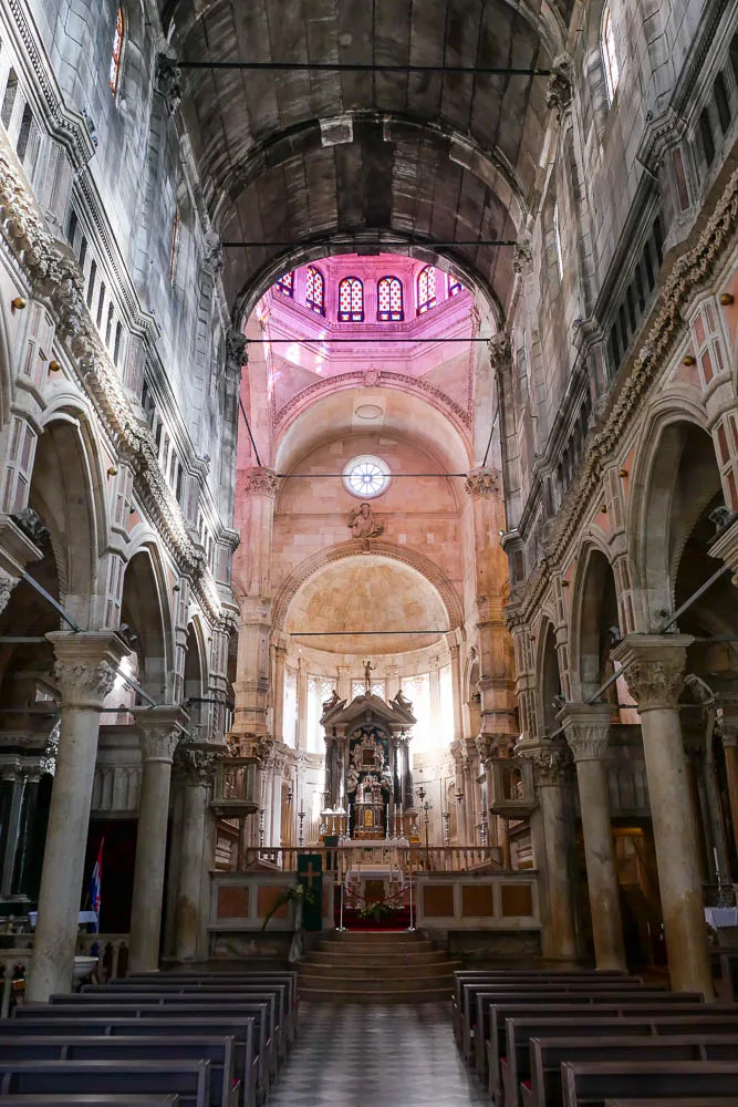 Intérieur cathédrale Saint Jacques Sibenik Croatie