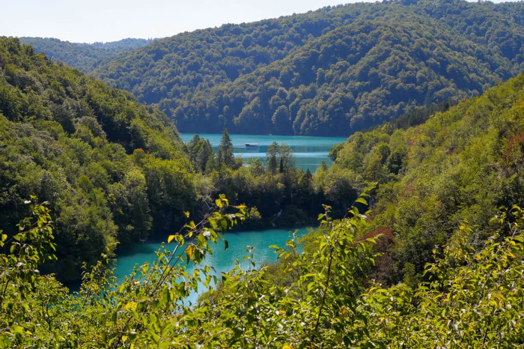 Visiter les lacs de plitvice en Croatie point de vue lacs inférieurs