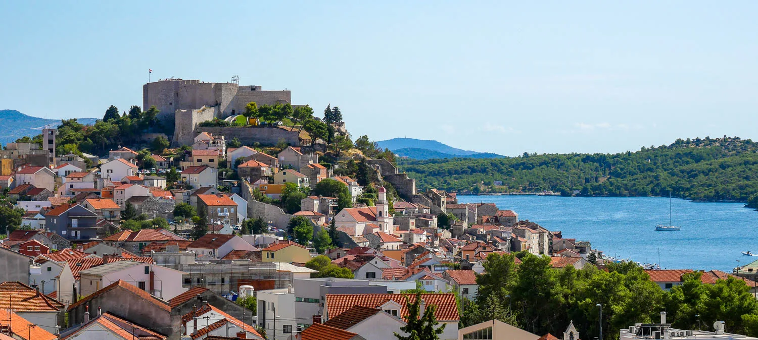 Vue sur Sibenik et la forteresse Croatie