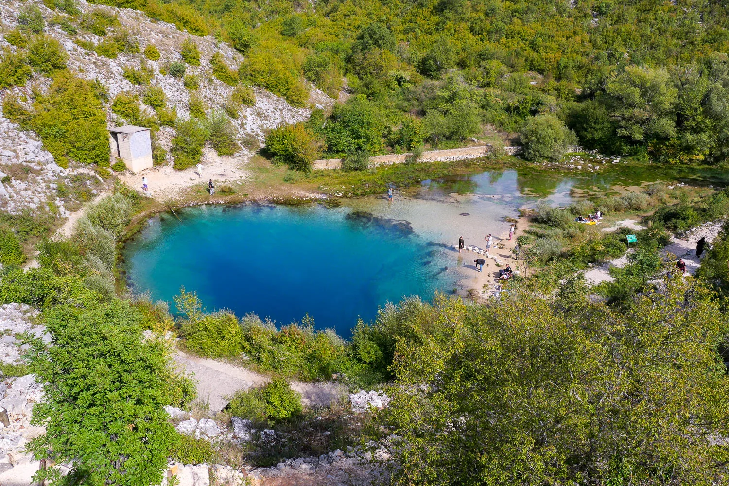 Vue depuis la plateforme source riviere Cetina Croatie