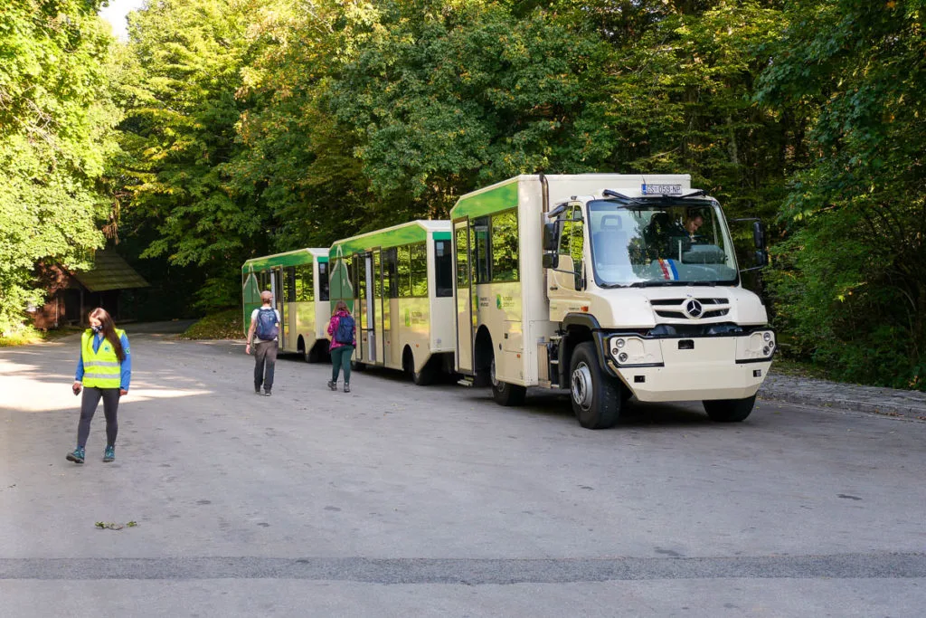 Train bus navette parc national des lacs de plitvice croatie