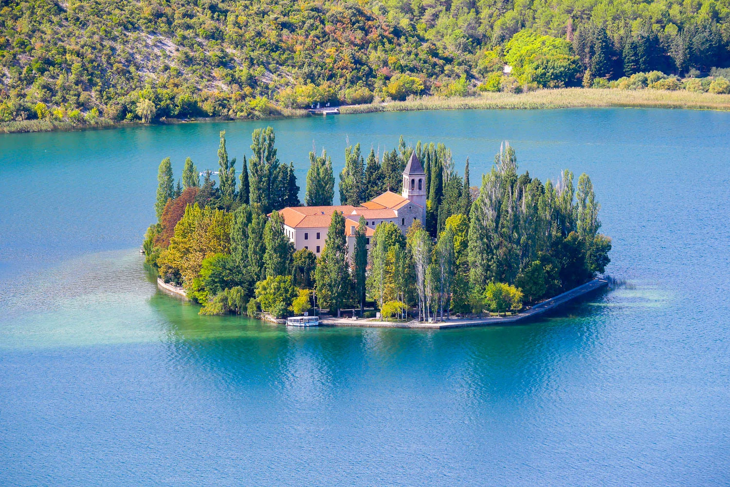 Ilot Visovac monastère franciscain visiter parc national de Krka Croatie