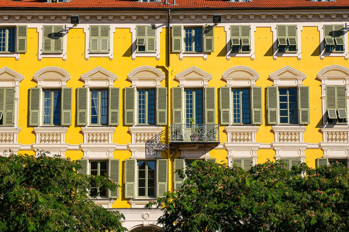Façade en trompe l'oeil place Garibaldi Nice France