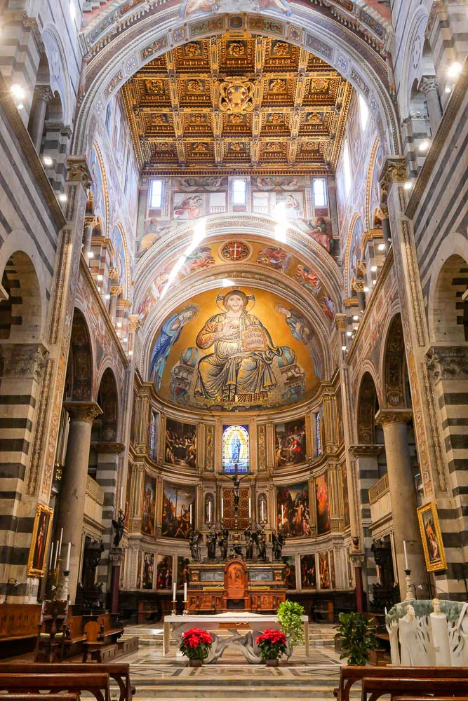 Intérieur de duomo cathédrale de Pise Italie