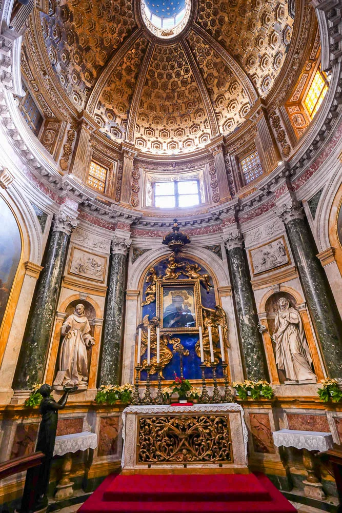 Intérieur de duomo cathédrale de Sienne Italie