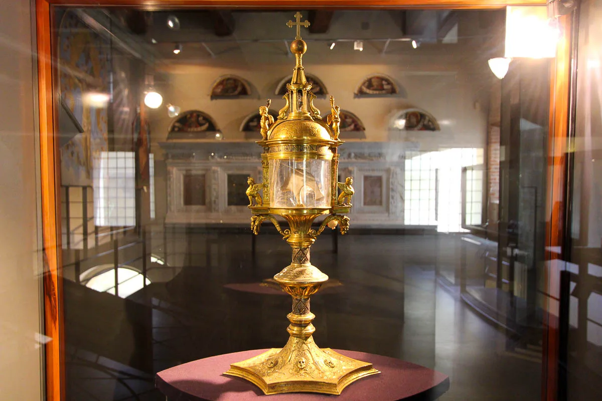 Relique en or vertèbre musée de la cathédrale Lucques Lucca Italie