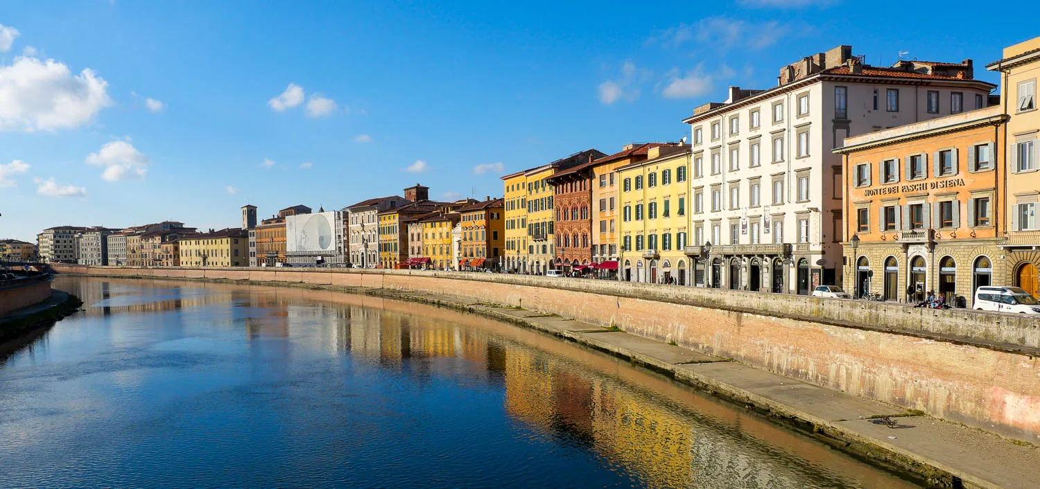 Rive de la rivière Arno visiter Pise Italie