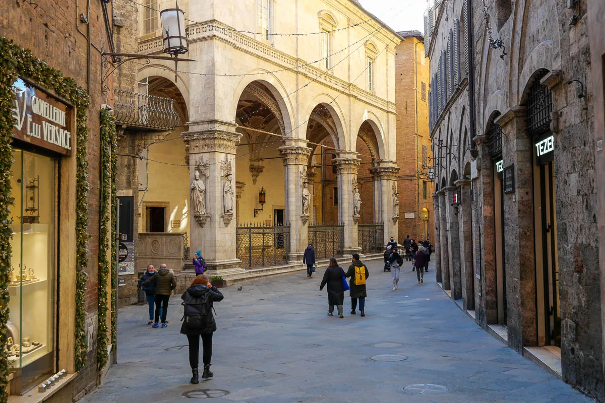 Visiter Sienne Italie rue médiévale