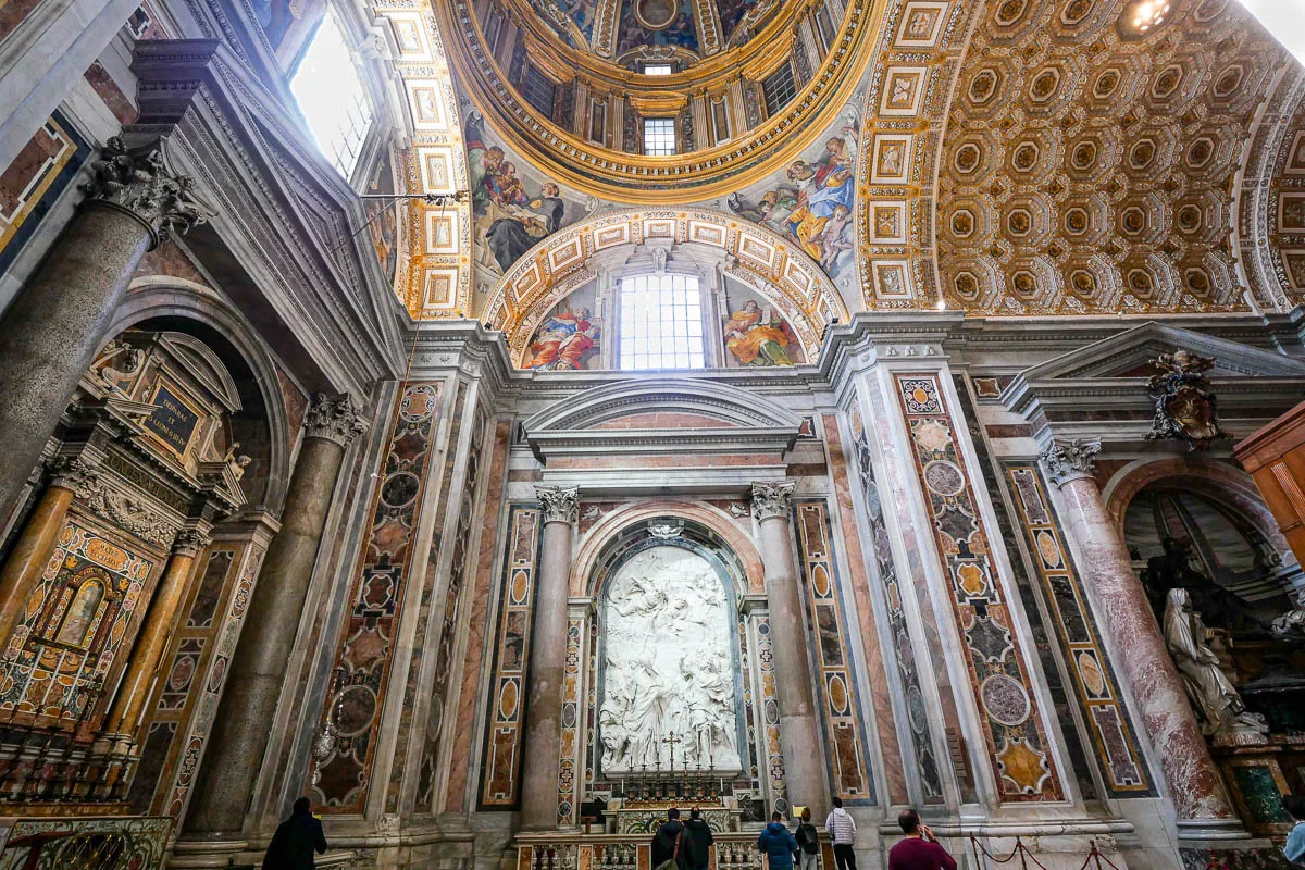 Intérieur basilique Saint Pierre Vatican