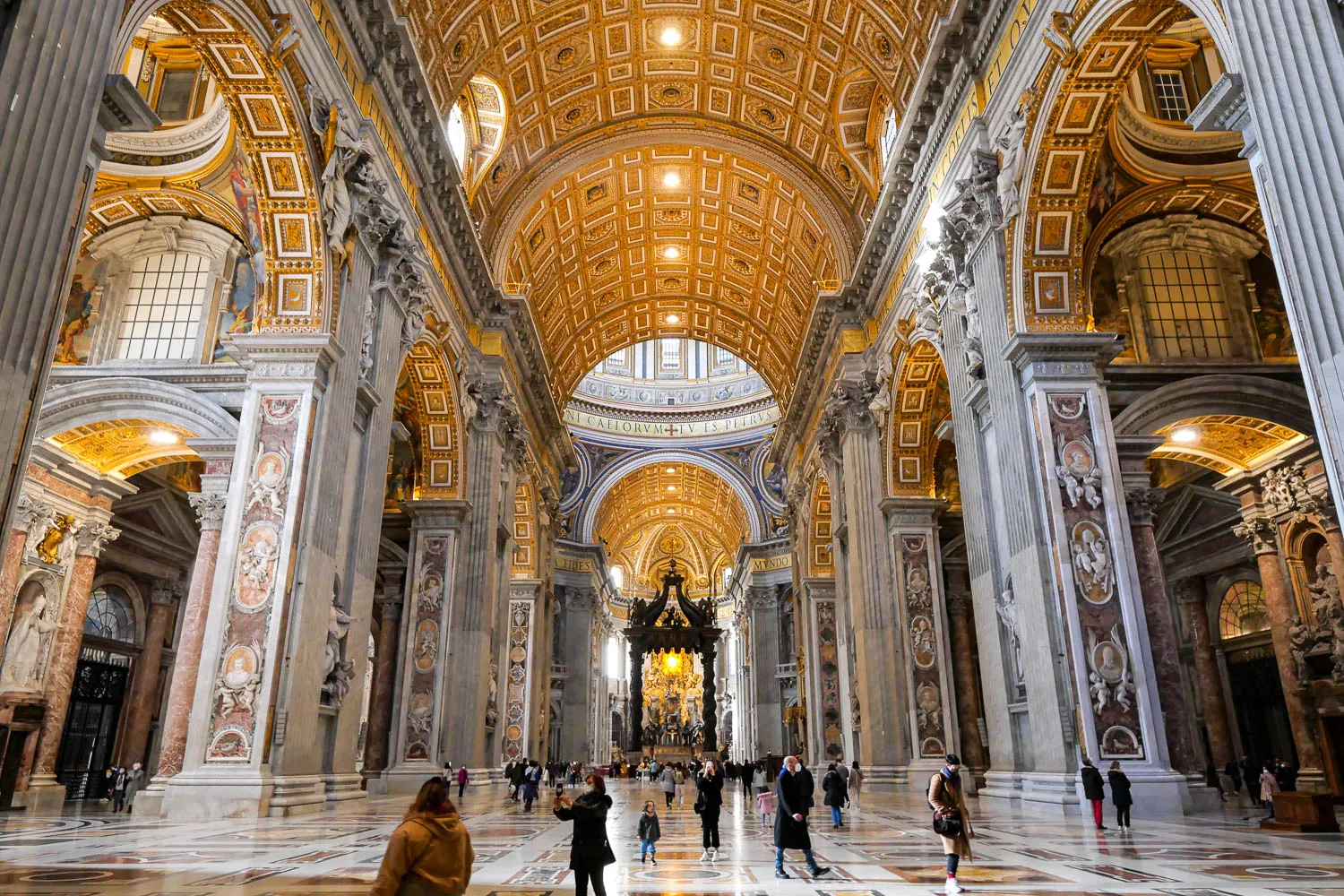 Intérieur basilique Saint Pierre Vatican