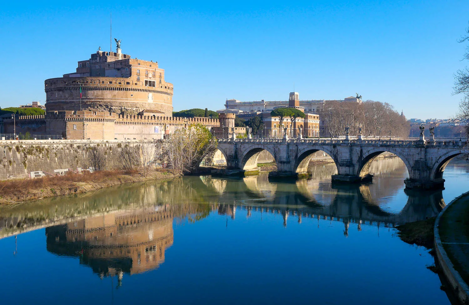 Château Saint-Ange Castel Sant'Angelo reflet rivière pont que faire à Rome Italie