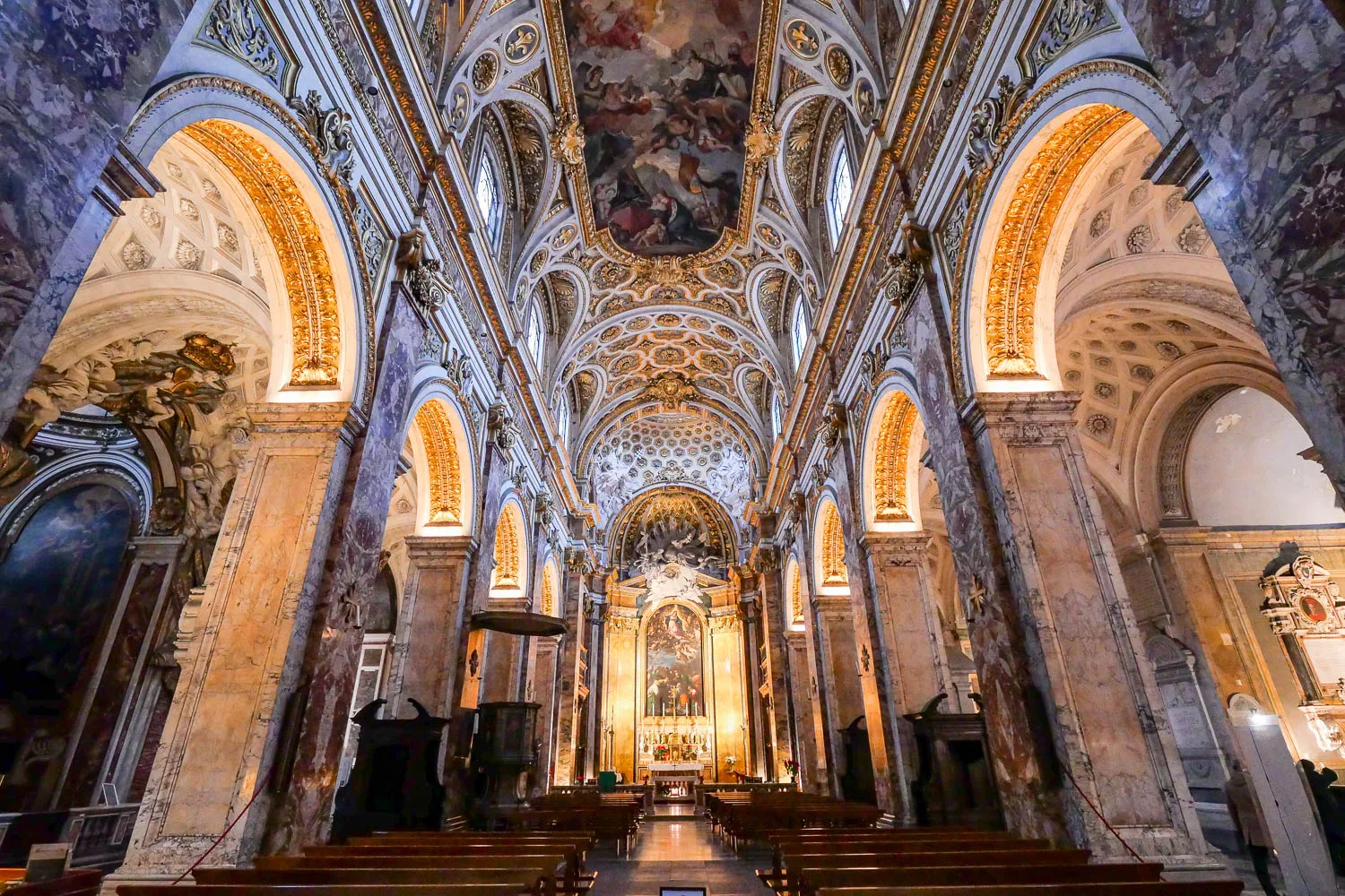 Intérieur de l'église Saint-Louis-des-Français à Rome