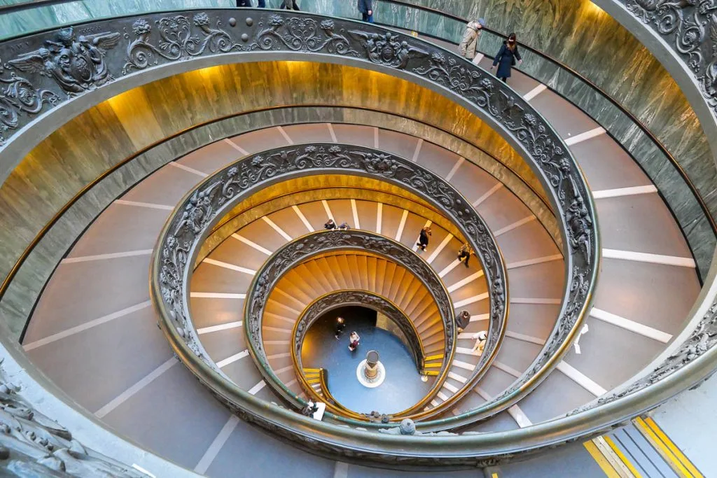 escalier colimaçon hélicoidal de Bramante musées du Vatican