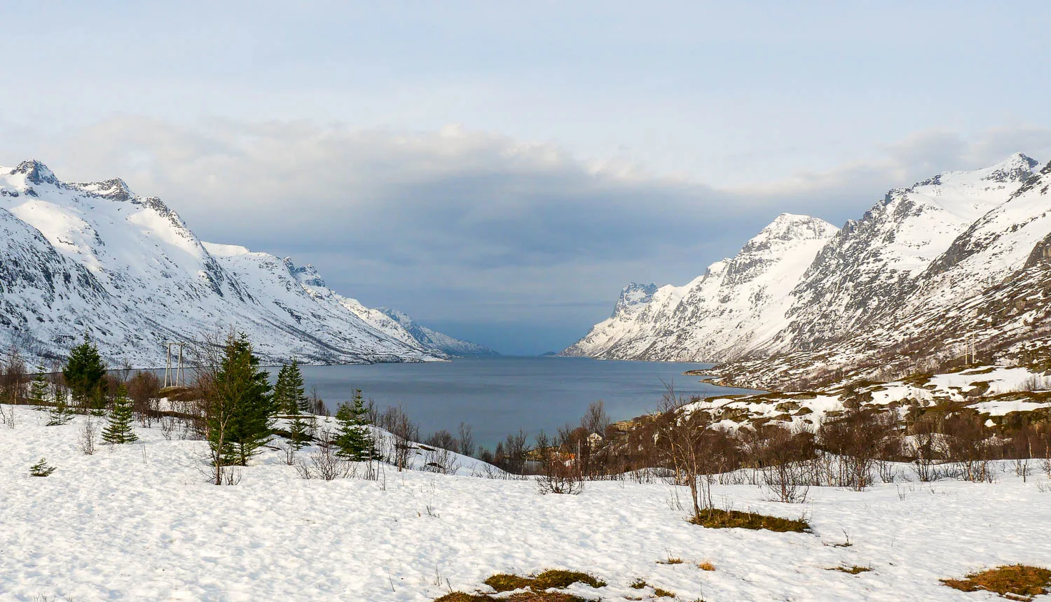 Fjord Ersfjordbotn ile de Kvaløya visiter Tromso en hiver