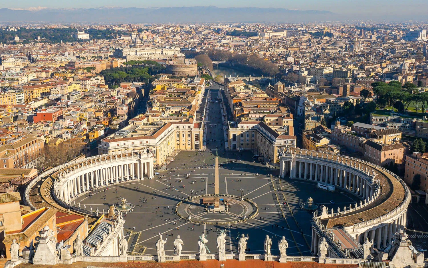Place Saint Pierre Vatican vue depuis la coupole de la basilique