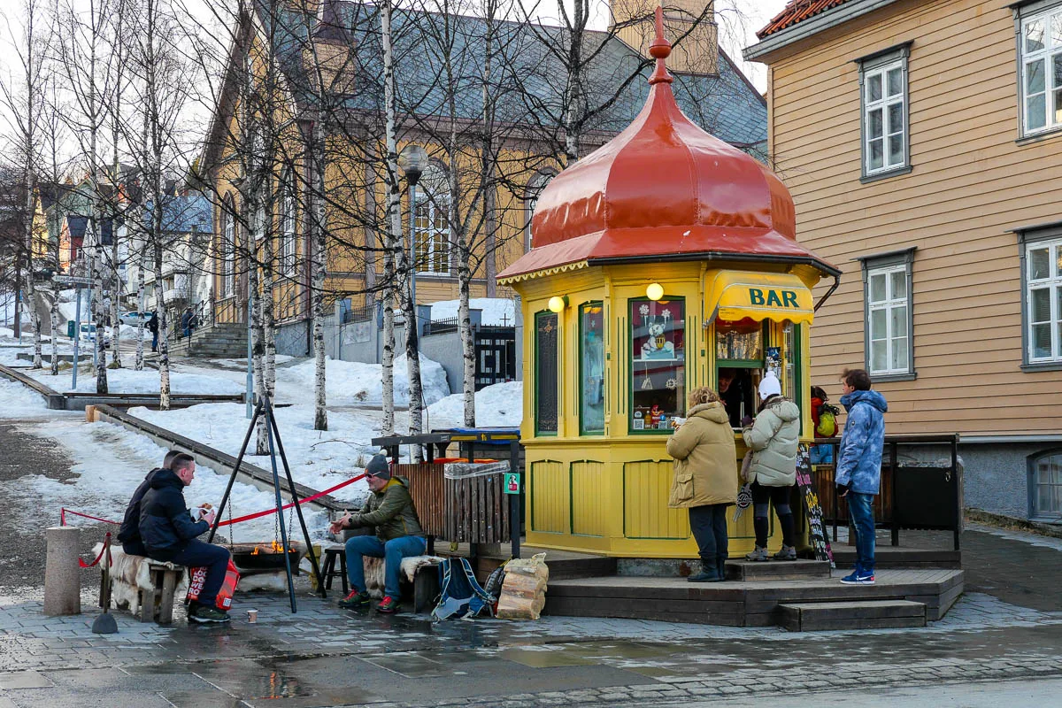 Raketten Bar & Pølse plus petit bar du monde Tromso Norvège