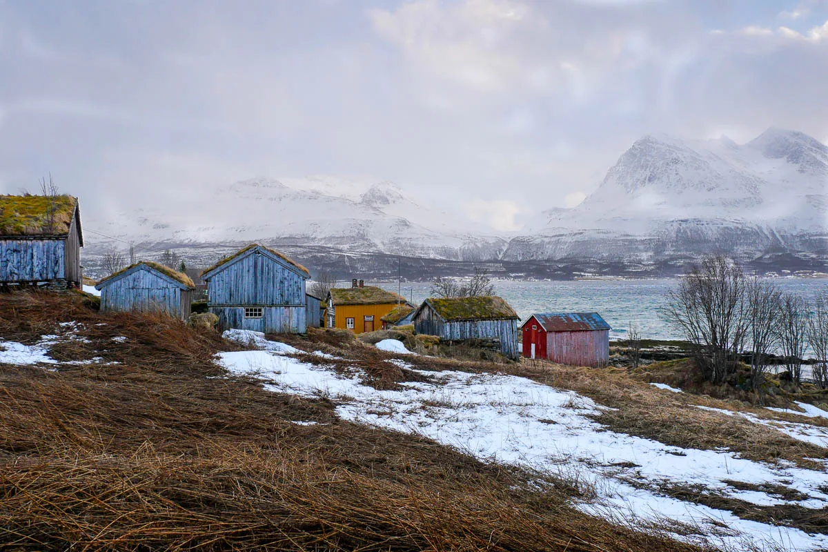 Paysage fjord sud ile de Kvaløya Norvège