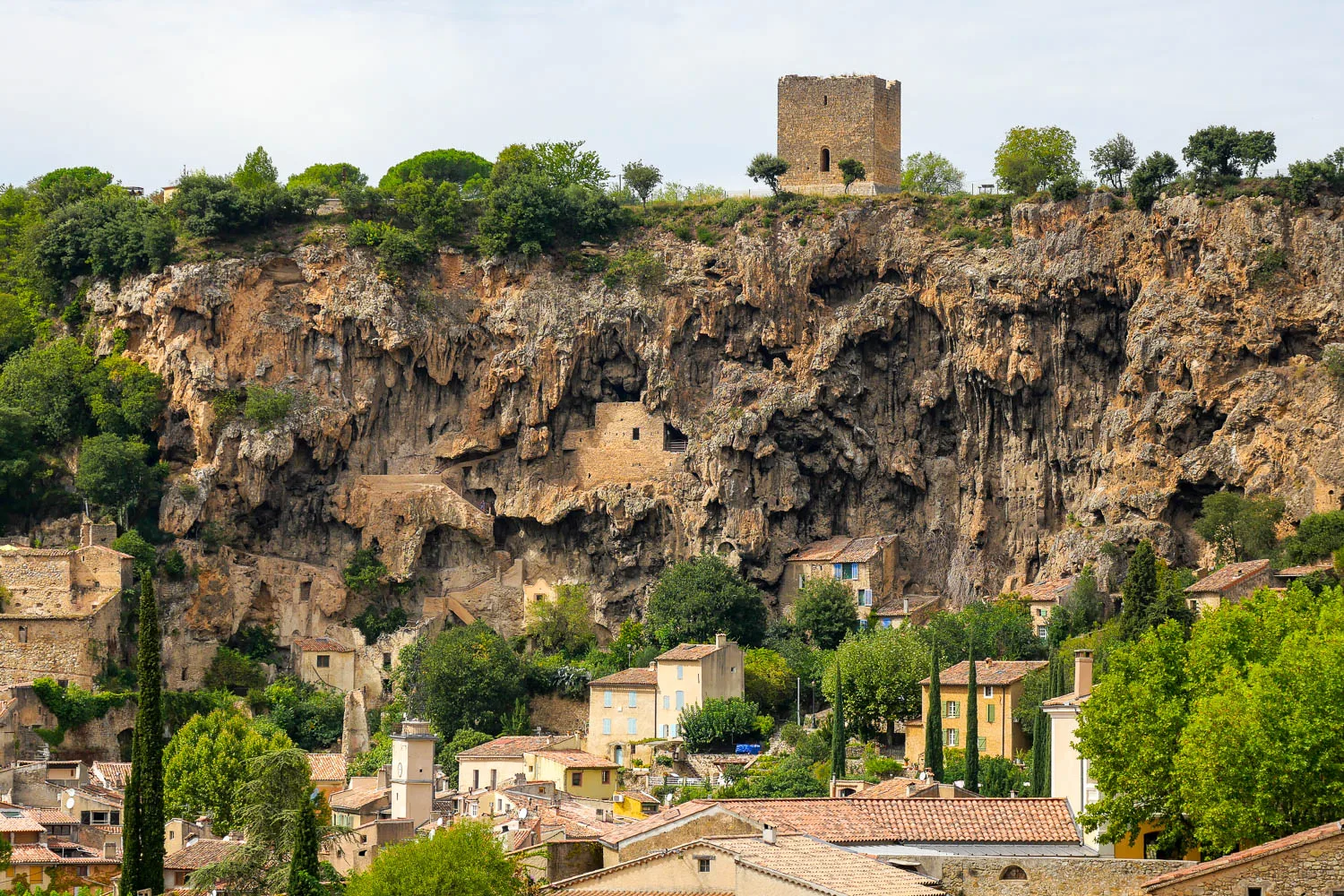 Village et maisons troglodytes Cotignac Var Provence Verte